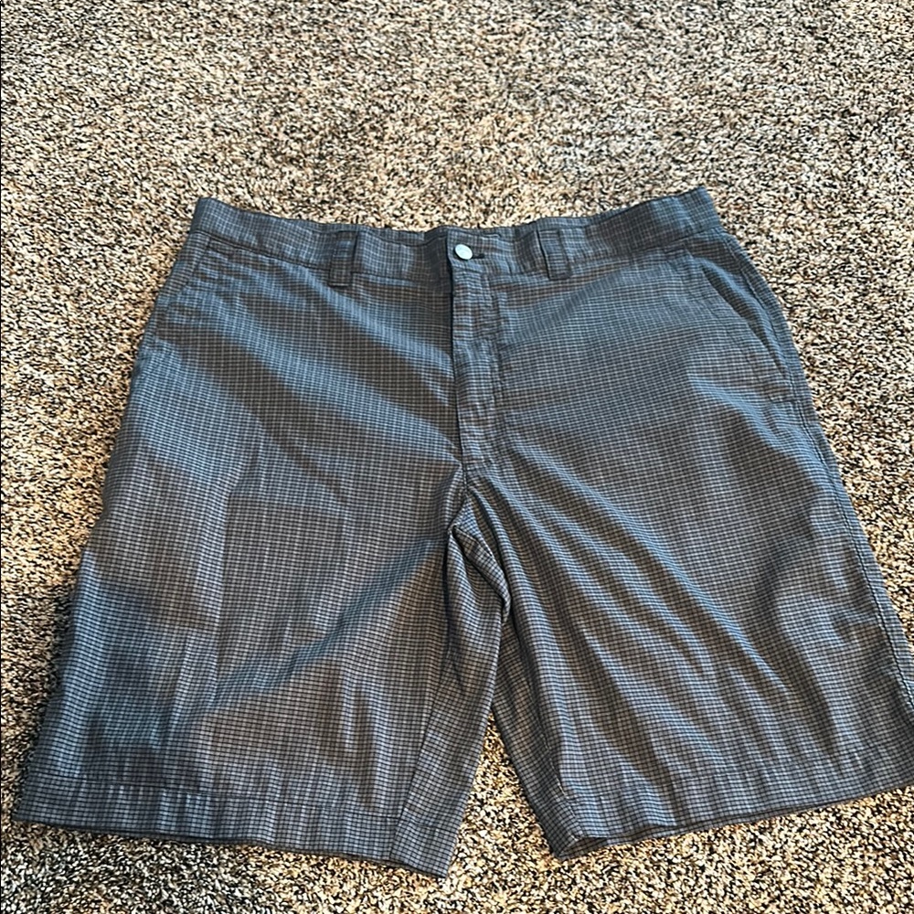Men’s Callaway golf short. Excellent condition.